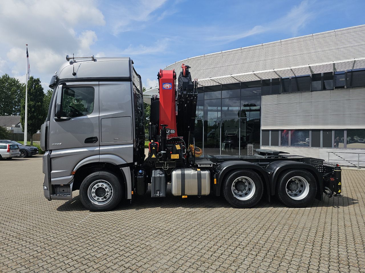 Mercedes Arocs 2653 6x4 40 T-mtr. - Nyergesvontató: 2 kép. Mercedes Arocs 2653 6x4 40 T-mtr. - Nyergesvontató: 2 kép.