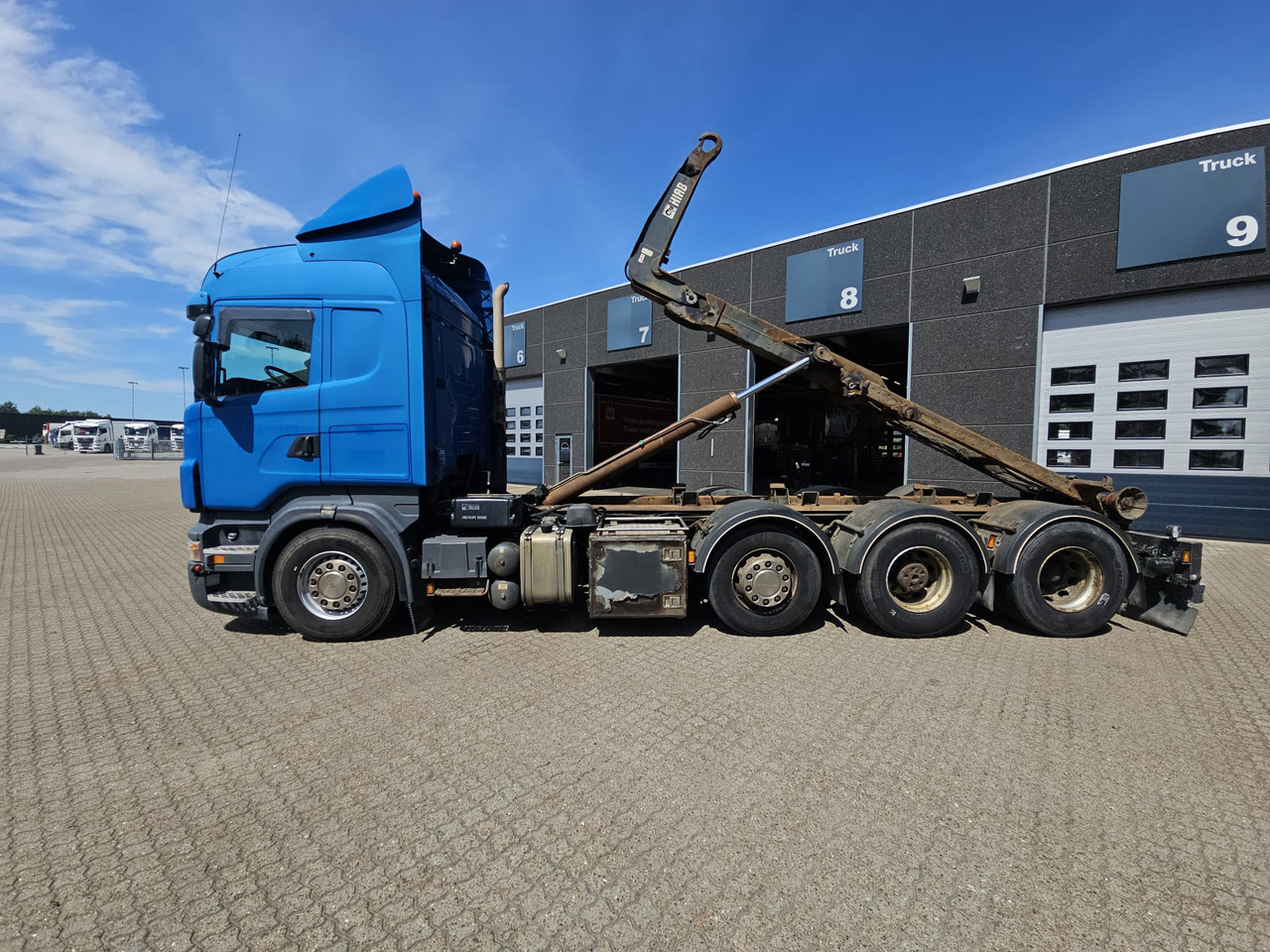 Scania R560 - Horgos rakodó teherautó: 3 kép. Scania R560 - Horgos rakodó teherautó: 3 kép.