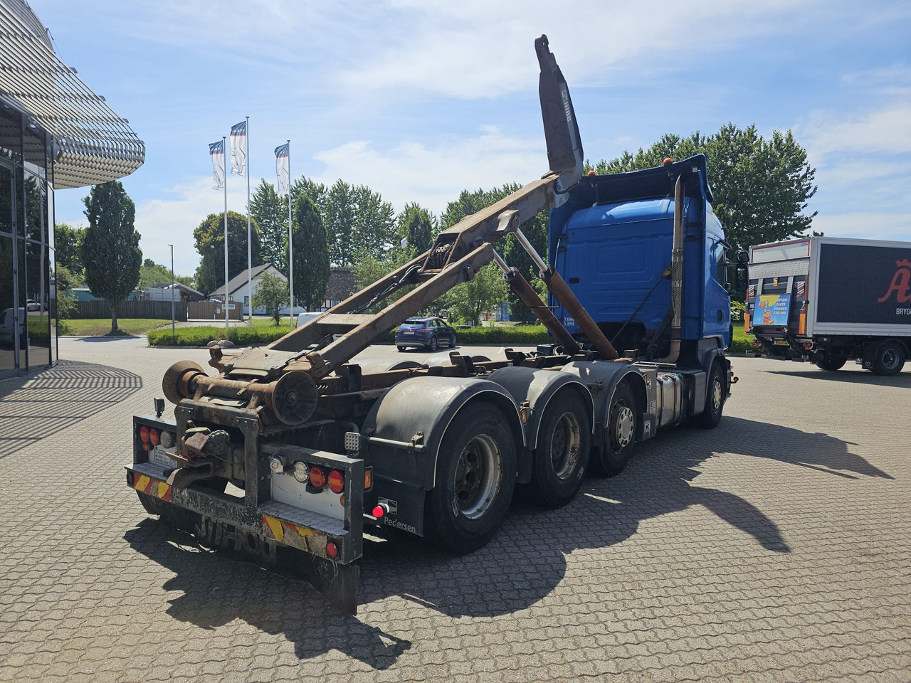 Scania R560 - Horgos rakodó teherautó: 2 kép. Scania R560 - Horgos rakodó teherautó: 2 kép.