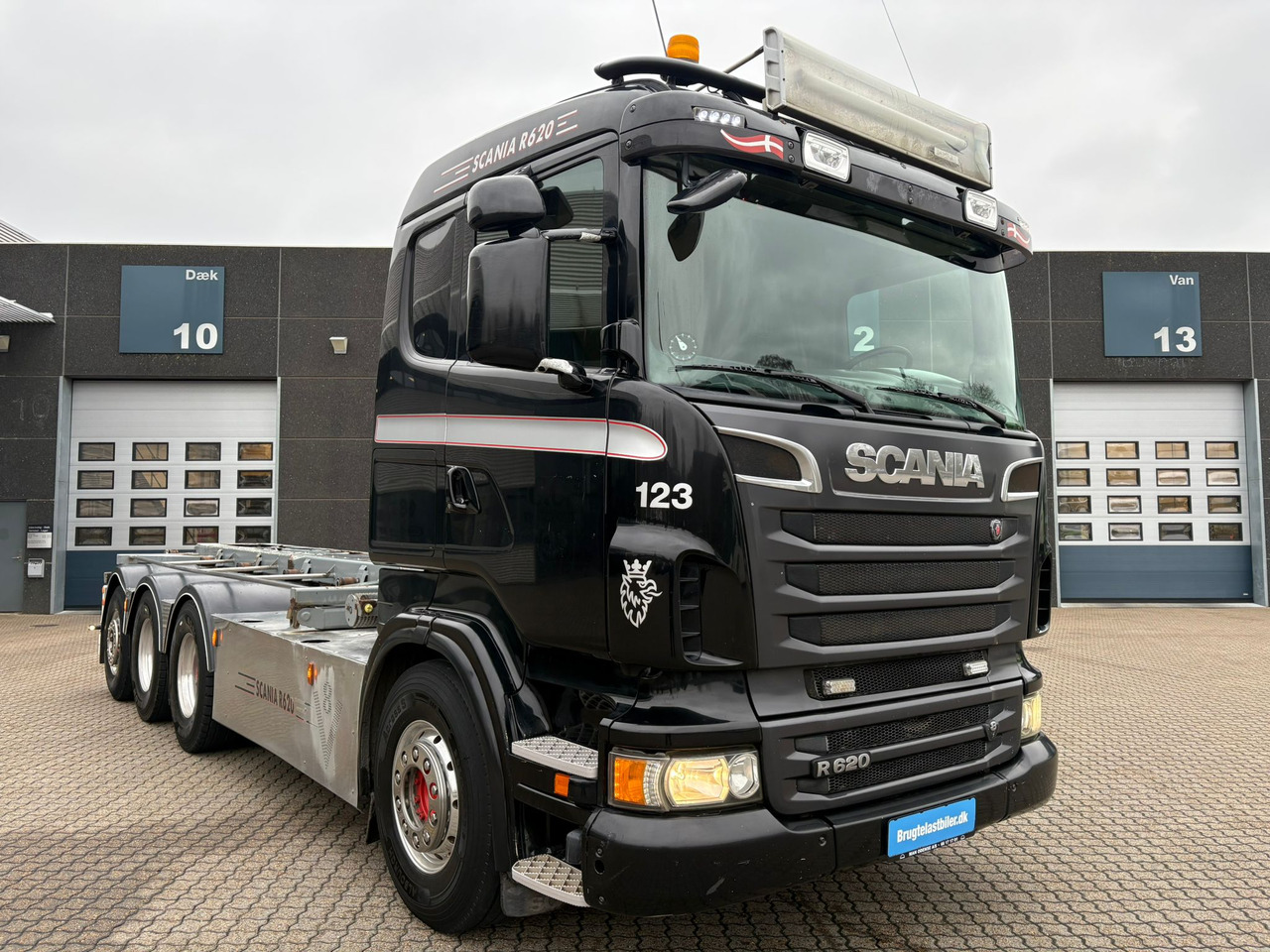 Scania R620 V8 8x4 - Cserefelépítményes teherautó: 2 kép. Scania R620 V8 8x4 - Cserefelépítményes teherautó: 2 kép.