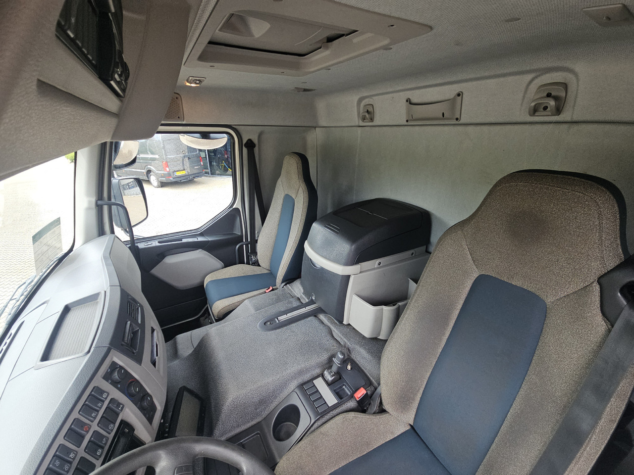 Volvo FE320 - Hűtős teherautó: 5 kép. Volvo FE320 - Hűtős teherautó: 5 kép.