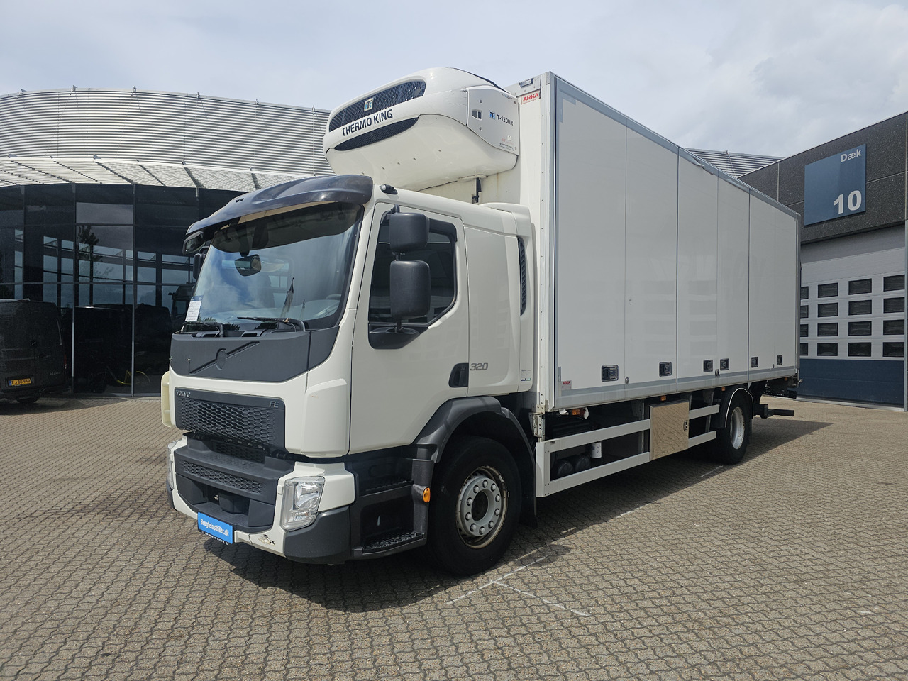 Volvo FE320 - Hűtős teherautó: 1 kép. Volvo FE320 - Hűtős teherautó: 1 kép.