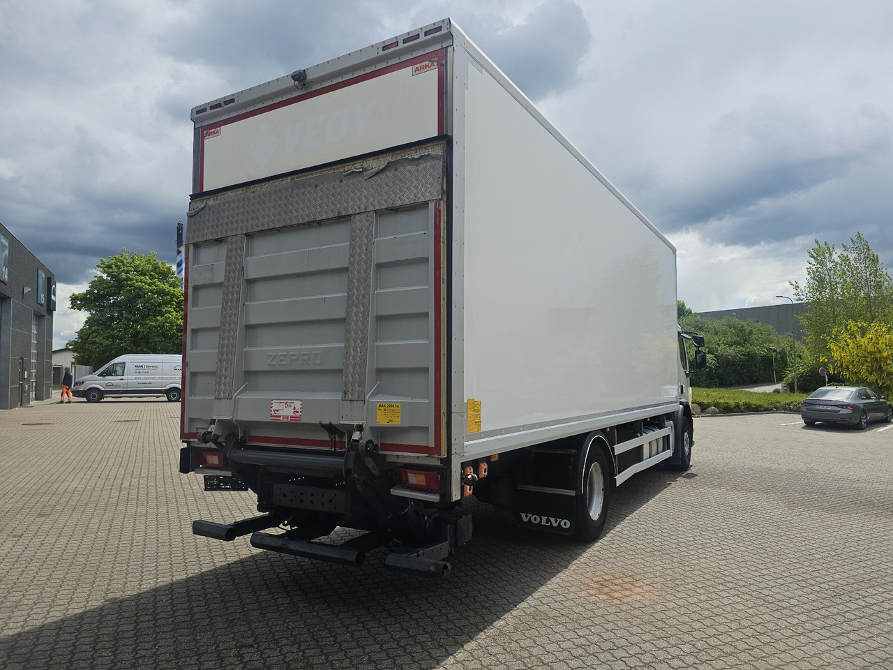 Volvo FE320 - Hűtős teherautó: 3 kép. Volvo FE320 - Hűtős teherautó: 3 kép.