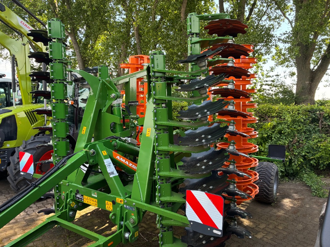 Amazone Catros 5002-2 - Tárcsás borona: 1 kép. Amazone Catros 5002-2 - Tárcsás borona: 1 kép.