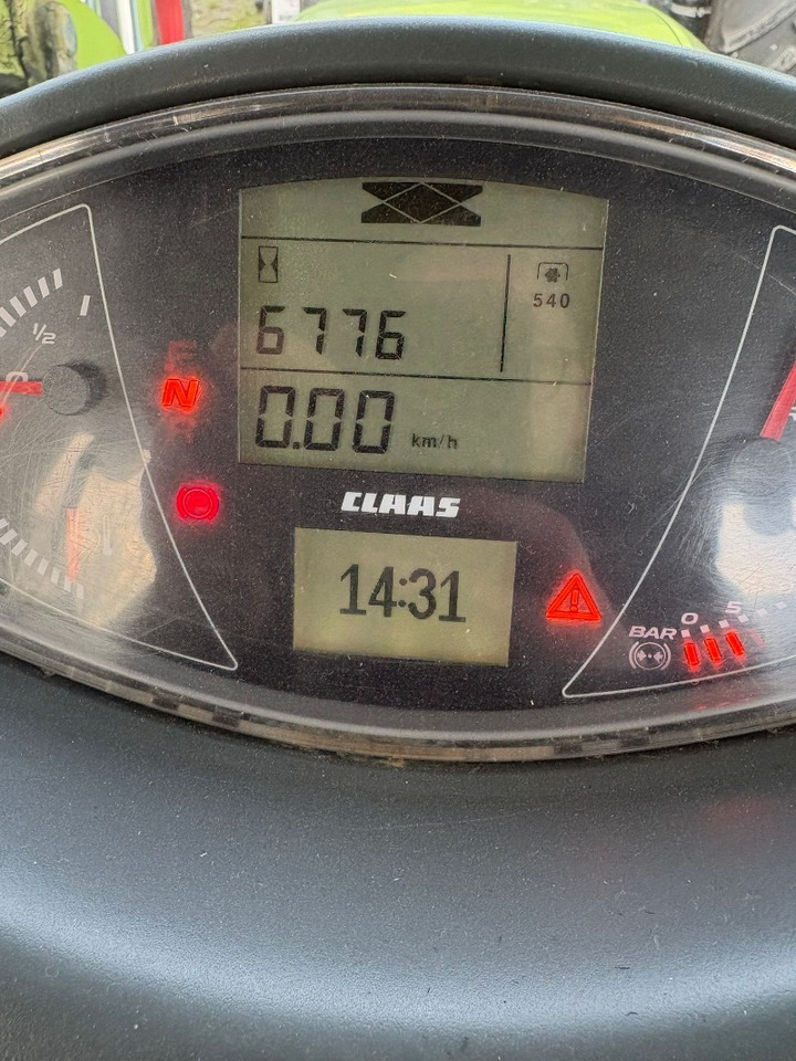 CLAAS Arion 550 CMATIC - Traktor: 3 kép. CLAAS Arion 550 CMATIC - Traktor: 3 kép.