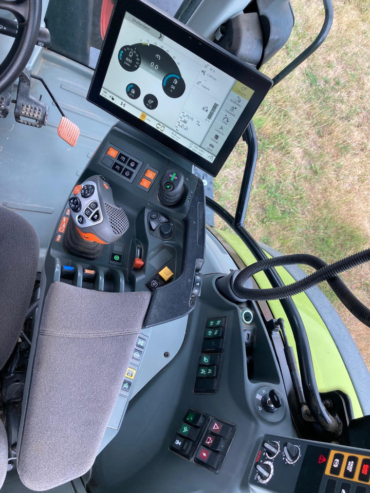 CLAAS Arion 630 CMATIC - Traktor: 4 kép. CLAAS Arion 630 CMATIC - Traktor: 4 kép.