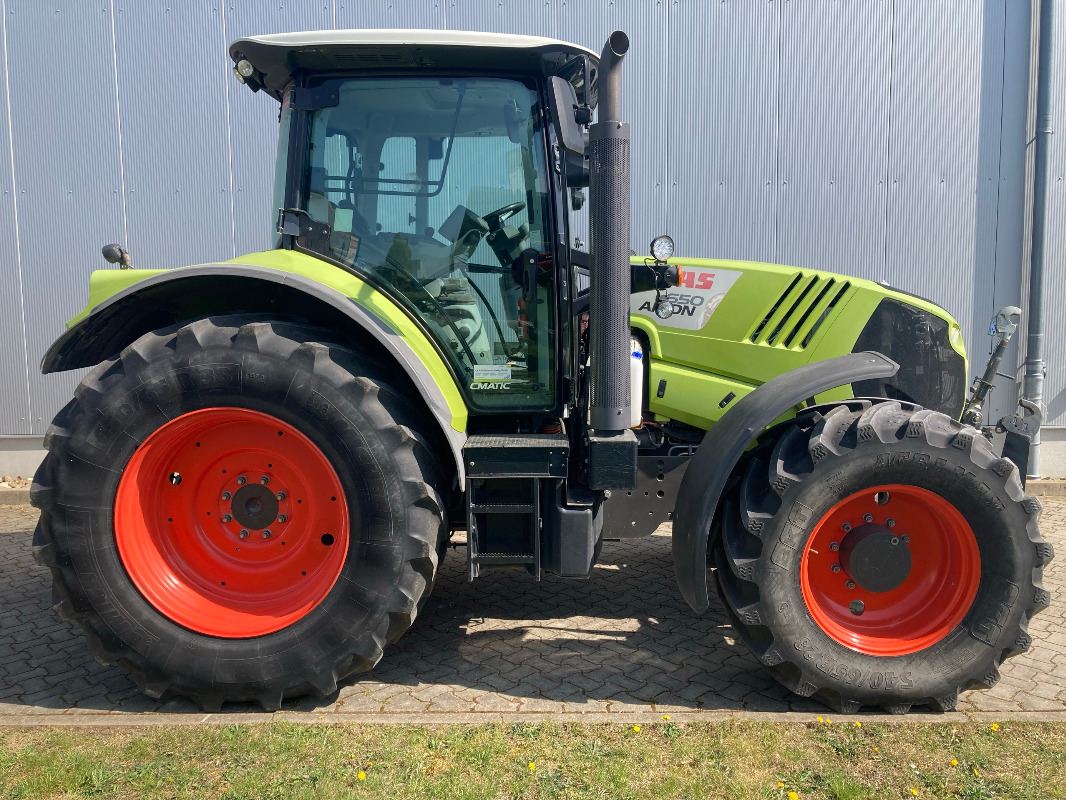 CLAAS Arion 650 CMATIC - Traktor: 1 kép. CLAAS Arion 650 CMATIC - Traktor: 1 kép.