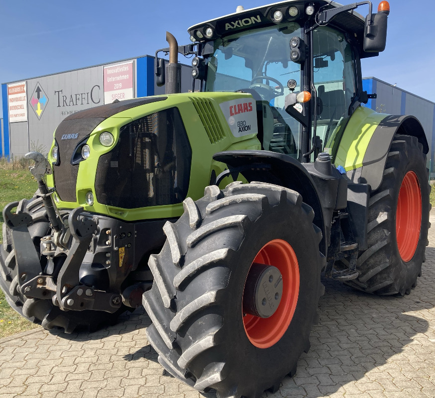 CLAAS Axion 830 CMATIC - Traktor: 2 kép. CLAAS Axion 830 CMATIC - Traktor: 2 kép.
