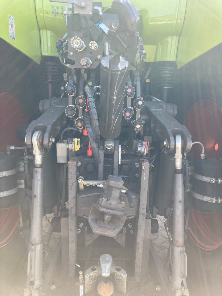 CLAAS Axion 830 CMATIC - Traktor: 4 kép. CLAAS Axion 830 CMATIC - Traktor: 4 kép.