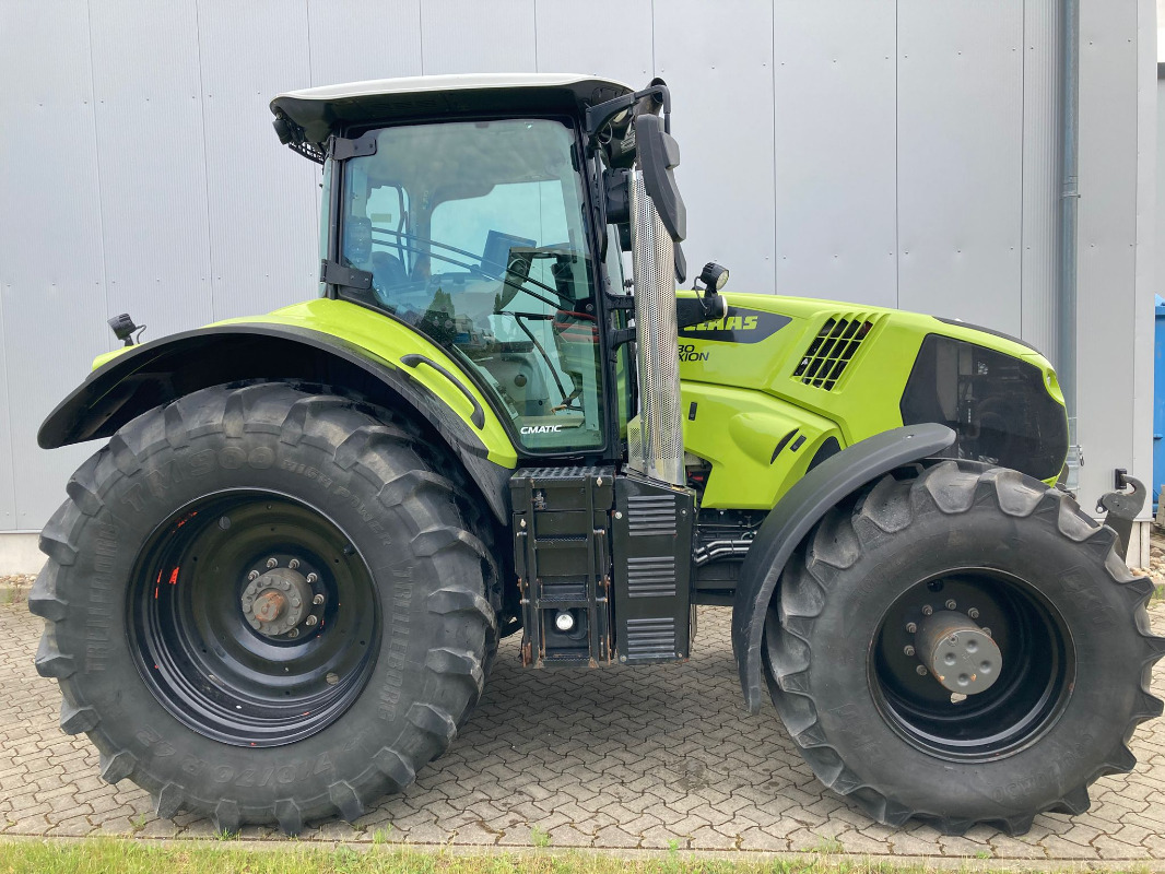 CLAAS Axion 830 CMATIC - Traktor: 1 kép. CLAAS Axion 830 CMATIC - Traktor: 1 kép.