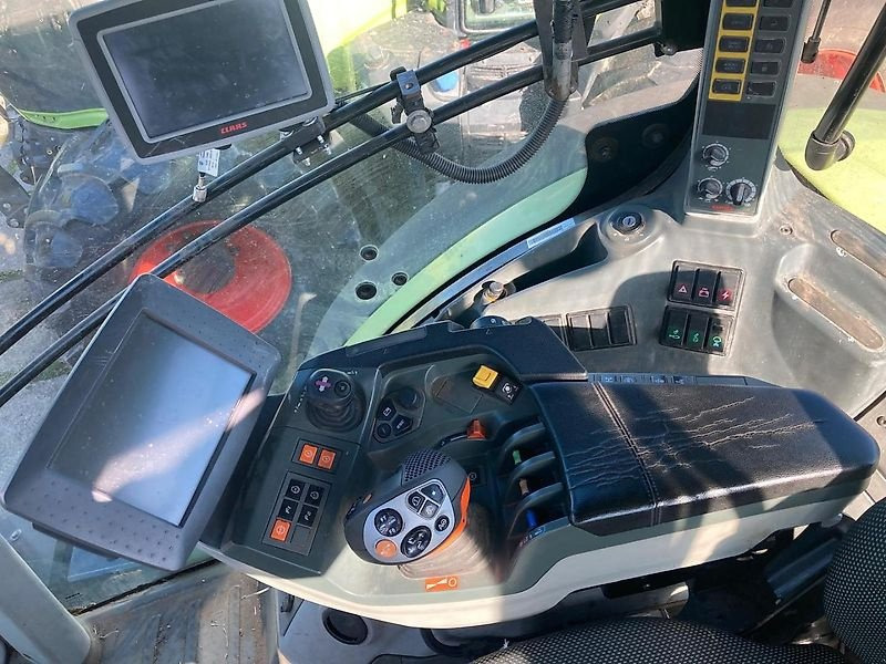 CLAAS Axion 830 - Traktor: 2 kép. CLAAS Axion 830 - Traktor: 2 kép.