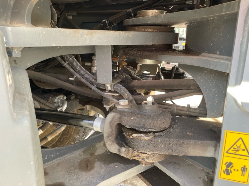 Gumikerekes homlokrakodó CLAAS Torion 1285: 6 kép. Gumikerekes homlokrakodó CLAAS Torion 1285: 6 kép.