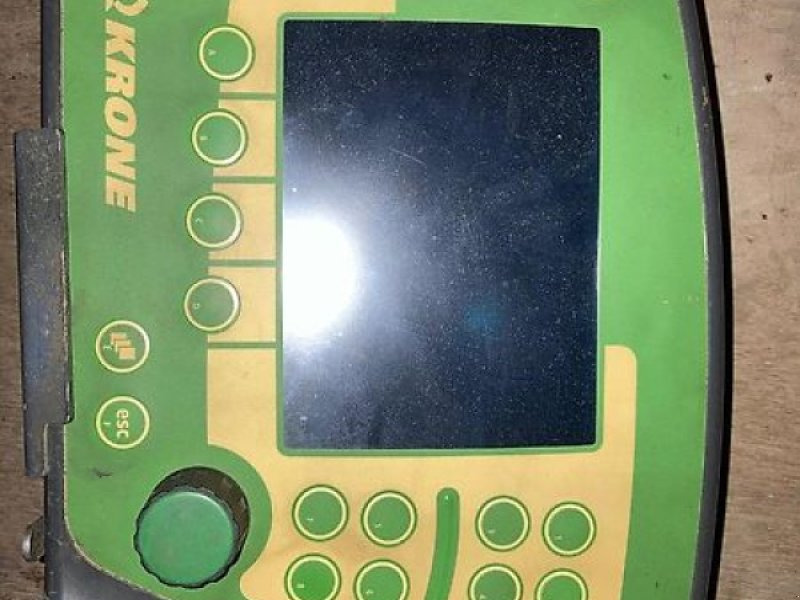 Krone Comprima CV 150 XC - Bálázó: 2 kép. Krone Comprima CV 150 XC - Bálázó: 2 kép.