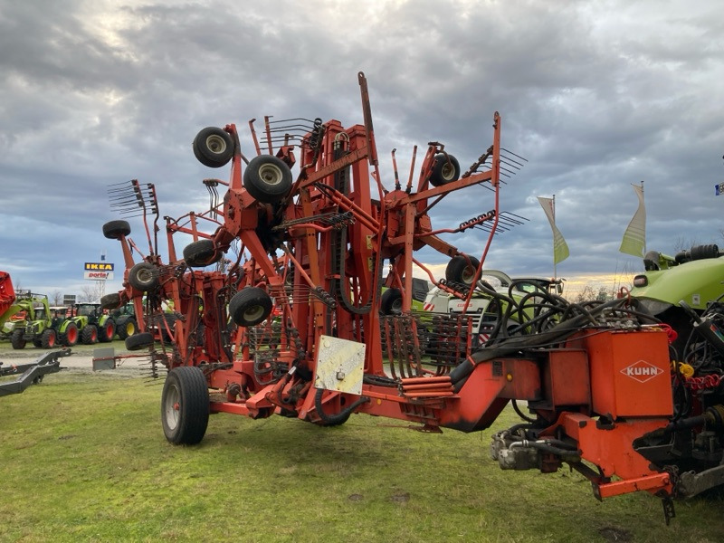 Kuhn GA 15021 - Szénaforgató: 5 kép. Kuhn GA 15021 - Szénaforgató: 5 kép.