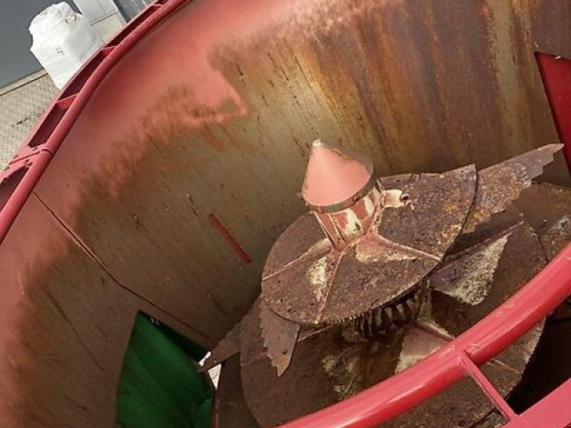 Strautmann Verti-Mix 951 - Etetőkocsi: 2 kép. Strautmann Verti-Mix 951 - Etetőkocsi: 2 kép.