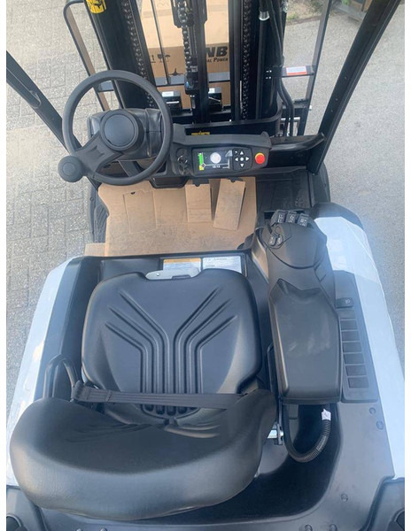 Mitsubishi fb20n2t - Elektromos targonca: 2 kép. Mitsubishi fb20n2t - Elektromos targonca: 2 kép.