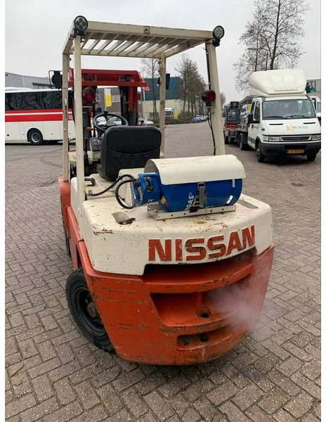 Nissan BF03 - Gázüzemű targonca: 2 kép. Nissan BF03 - Gázüzemű targonca: 2 kép.