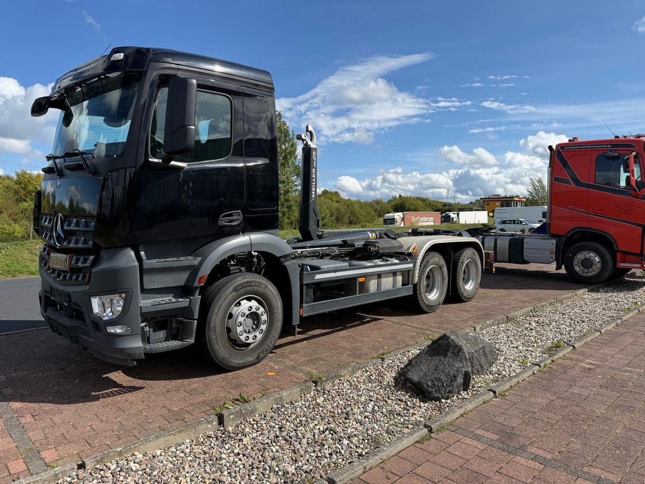 Mercedes-Benz Arocs 5 2648 Meiller Hakenlift 21-60 neuwertig - Horgos rakodó teherautó: 2 kép. Mercedes-Benz Arocs 5 2648 Meiller Hakenlift 21-60 neuwertig - Horgos rakodó teherautó: 2 kép.
