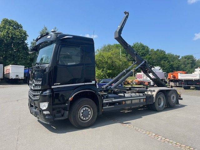 Mercedes-Benz Arocs 5 2651 HD Mit Meiller Abrollkipper - Horgos rakodó teherautó: 4 kép. Mercedes-Benz Arocs 5 2651 HD Mit Meiller Abrollkipper - Horgos rakodó teherautó: 4 kép.