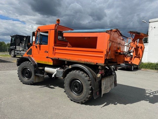 Mercedes-Benz Unimog 418/10 Winterdienst2000 - Billenőplatós teherautó: 3 kép. Mercedes-Benz Unimog 418/10 Winterdienst2000 - Billenőplatós teherautó: 3 kép.