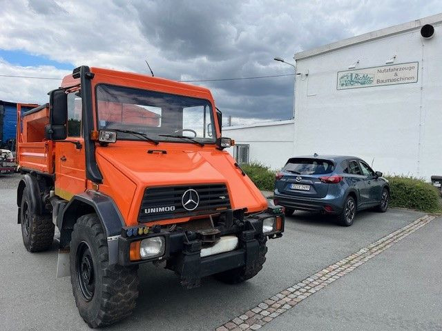 Mercedes-Benz Unimog 418/10 Winterdienst2000 - Billenőplatós teherautó: 5 kép. Mercedes-Benz Unimog 418/10 Winterdienst2000 - Billenőplatós teherautó: 5 kép.