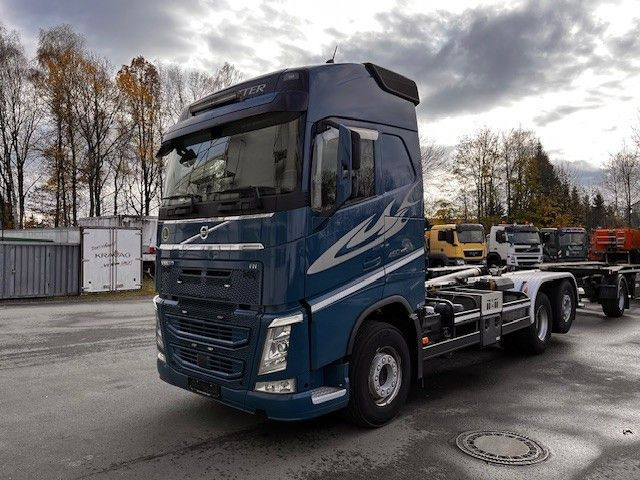 Volvo FH 460 Globetrotter Meiller Abrollkipper - Horgos rakodó teherautó: 2 kép. Volvo FH 460 Globetrotter Meiller Abrollkipper - Horgos rakodó teherautó: 2 kép.