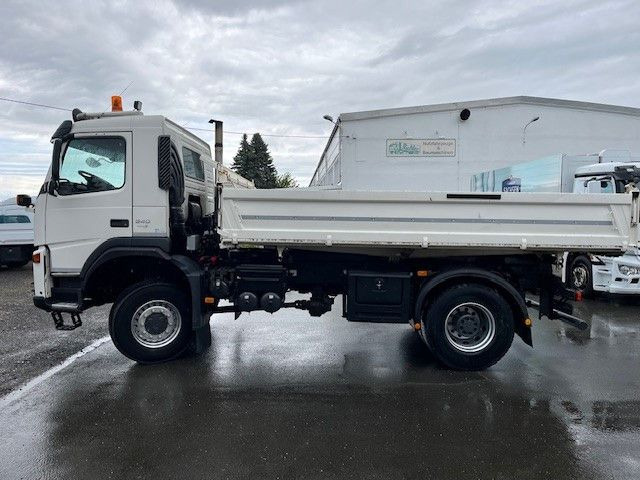 Volvo FM 340 - Billenőplatós teherautó: 4 kép. Volvo FM 340 - Billenőplatós teherautó: 4 kép.