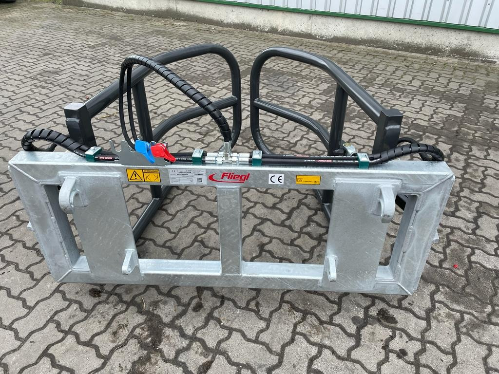 Fliegl Ballenzange ''Small'' **Sonderpreis** - Adapterek: 3 kép. Fliegl Ballenzange ''Small'' **Sonderpreis** - Adapterek: 3 kép.