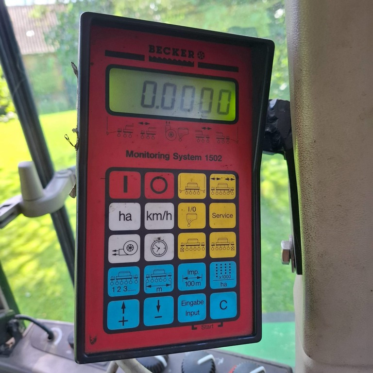 Becker Aeromat 6 - Szemenkénti vetőgép: 2 kép. Becker Aeromat 6 - Szemenkénti vetőgép: 2 kép.