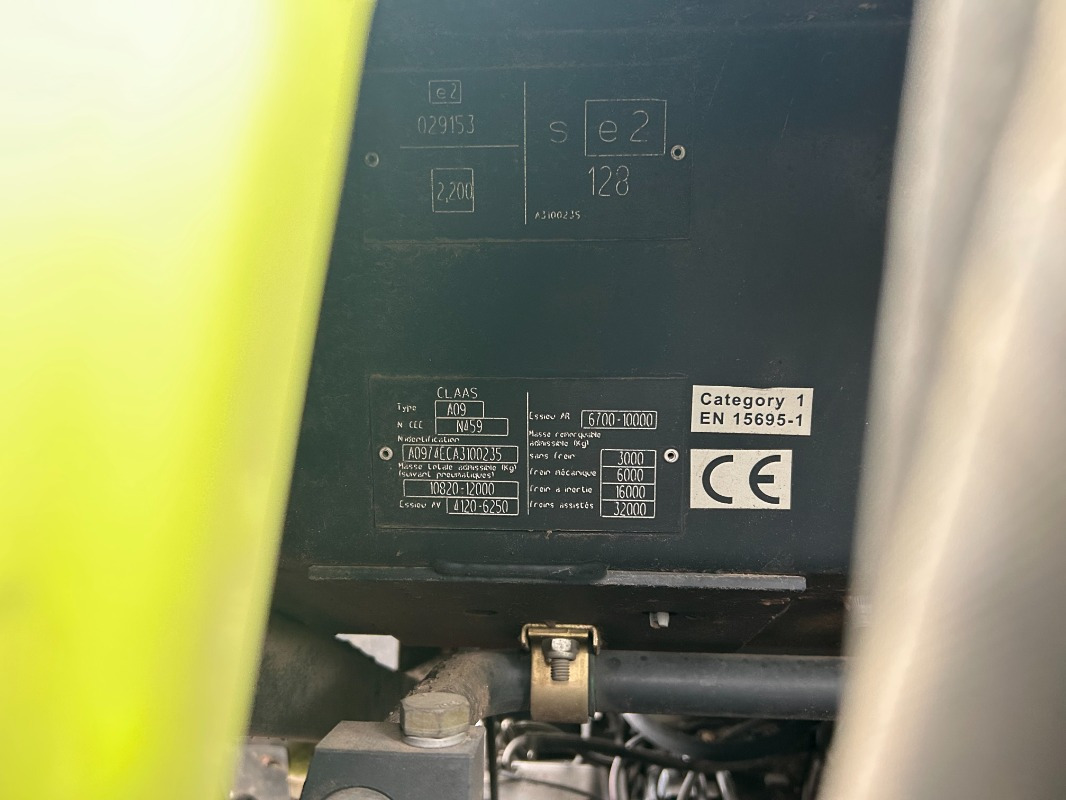 CLAAS Axion 810 - Traktor: 2 kép. CLAAS Axion 810 - Traktor: 2 kép.