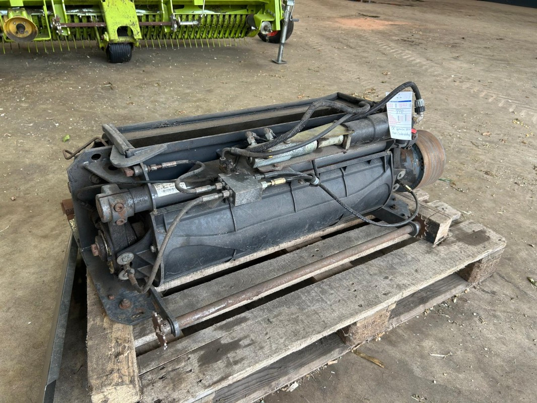 CLAAS Jaguar 890 - Betakarító gép: 2 kép. CLAAS Jaguar 890 - Betakarító gép: 2 kép.