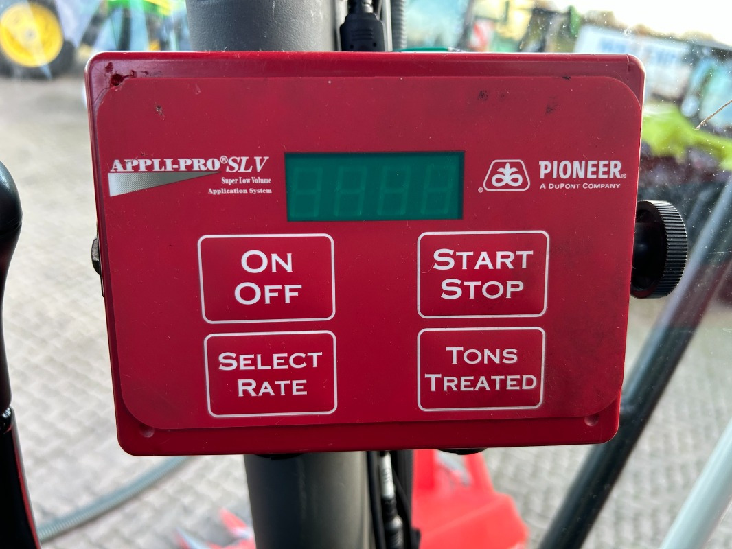 CLAAS Jaguar 890 mit Kemper 360 und PU - Betakarító gép: 4 kép. CLAAS Jaguar 890 mit Kemper 360 und PU - Betakarító gép: 4 kép.