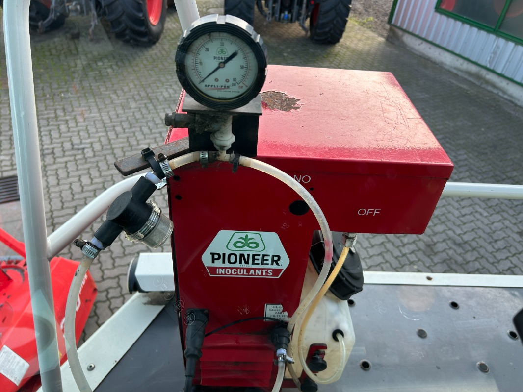 CLAAS Jaguar 890 mit Kemper 360 und PU - Betakarító gép: 3 kép. CLAAS Jaguar 890 mit Kemper 360 und PU - Betakarító gép: 3 kép.