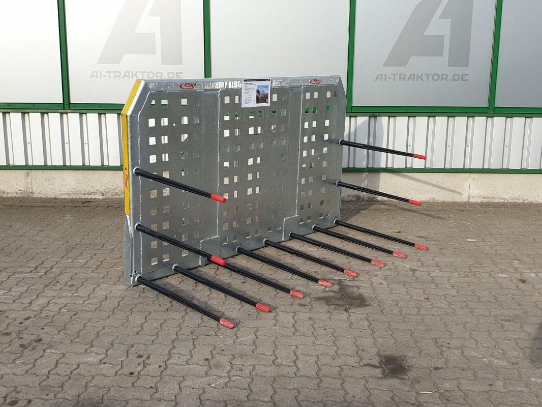 Fliegl SILIERGABEL PROFI-PLUS - Homlokrakodó traktorhoz: 3 kép. Fliegl SILIERGABEL PROFI-PLUS - Homlokrakodó traktorhoz: 3 kép.