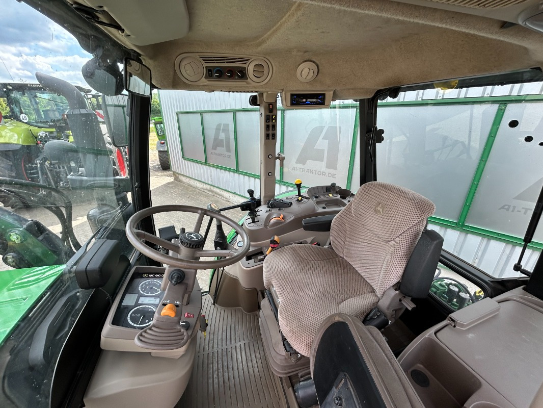 John Deere 6105 RC - Traktor: 3 kép. John Deere 6105 RC - Traktor: 3 kép.