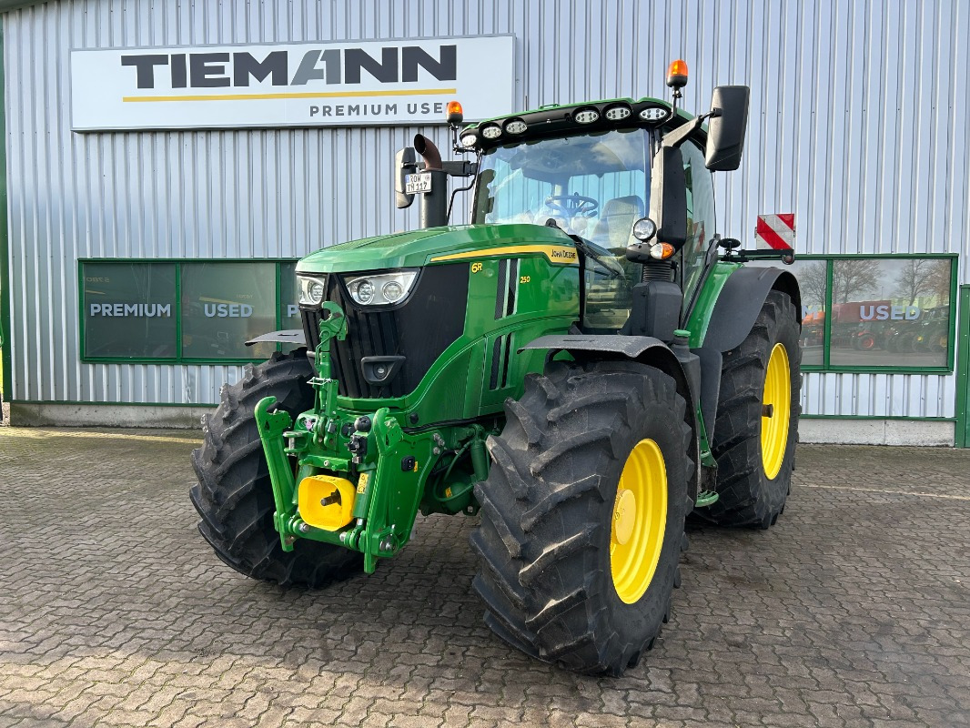 John Deere 6R 250 *MIETRÜCKLÄUFER* - Traktor: 1 kép. John Deere 6R 250 *MIETRÜCKLÄUFER* - Traktor: 1 kép.