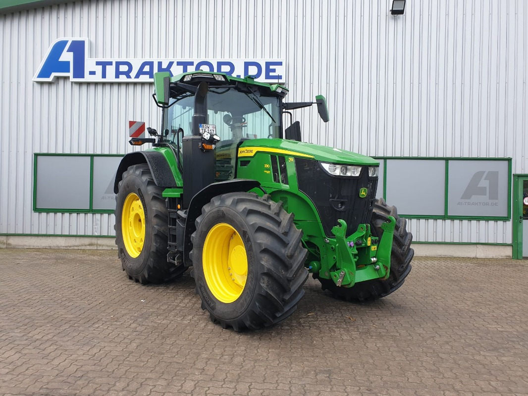 John Deere 7R 330 **MIETRÜCKLÄUFER** - Traktor: 2 kép. John Deere 7R 330 **MIETRÜCKLÄUFER** - Traktor: 2 kép.