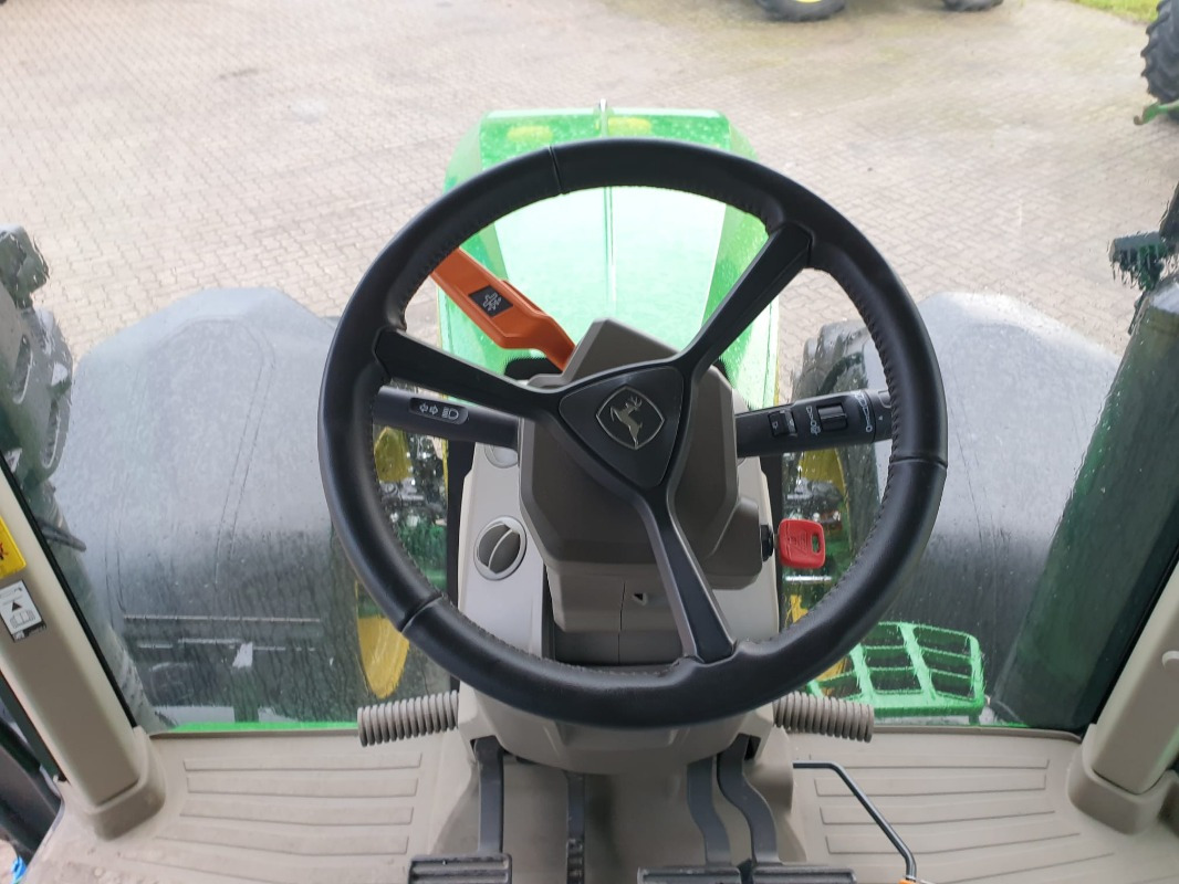 Traktor John Deere 7R 330 **MIETRÜCKLÄUFER**: 6 kép.