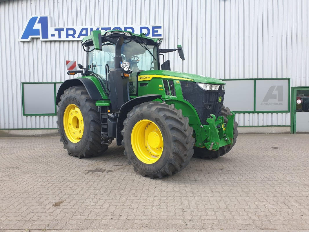 John Deere 7R 330 **MIETRÜCKLÄUFER** - Traktor: 2 kép. John Deere 7R 330 **MIETRÜCKLÄUFER** - Traktor: 2 kép.