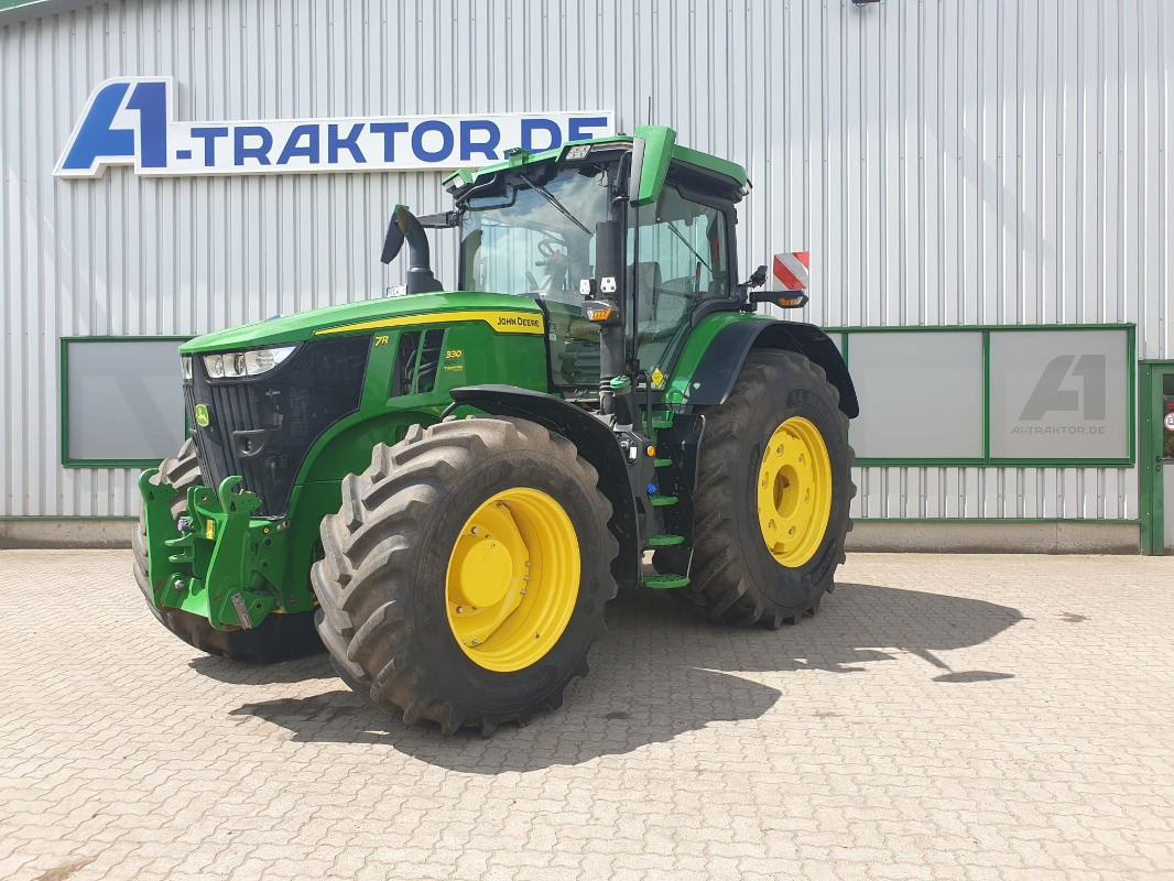 John Deere 7R 330 **MIETRÜCKLÄUFER** - Traktor: 1 kép. John Deere 7R 330 **MIETRÜCKLÄUFER** - Traktor: 1 kép.