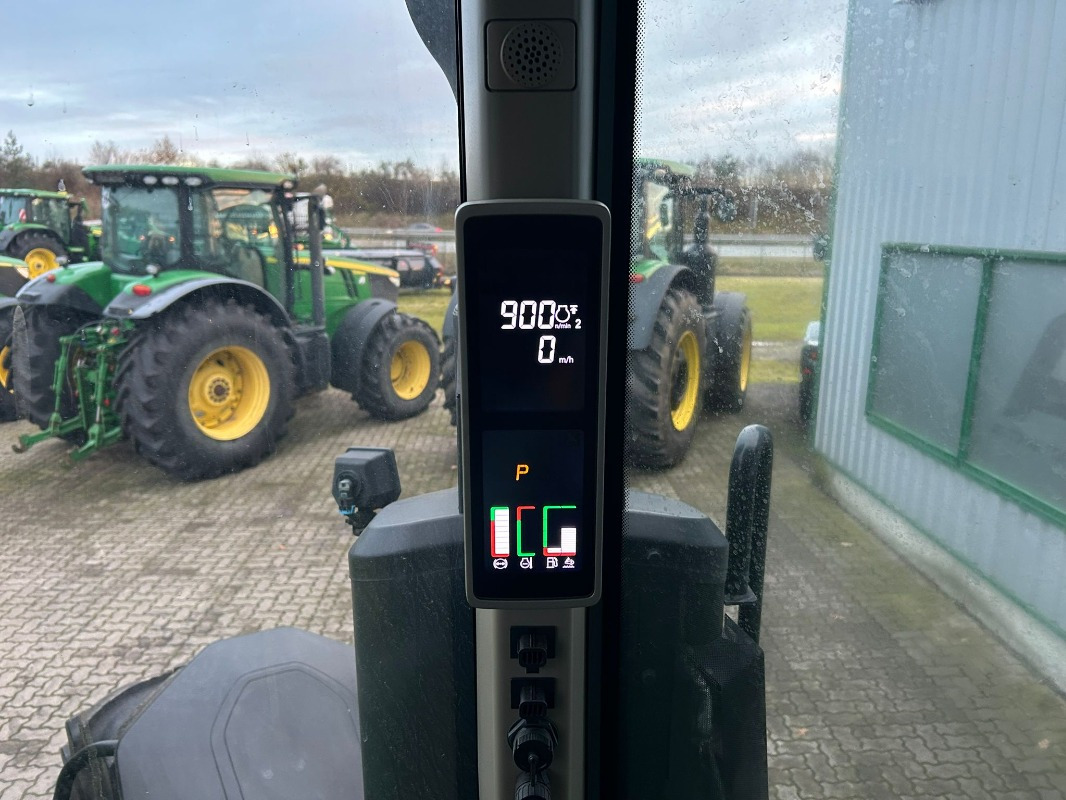 John Deere 7R 330 e23 - Traktor: 3 kép. John Deere 7R 330 e23 - Traktor: 3 kép.