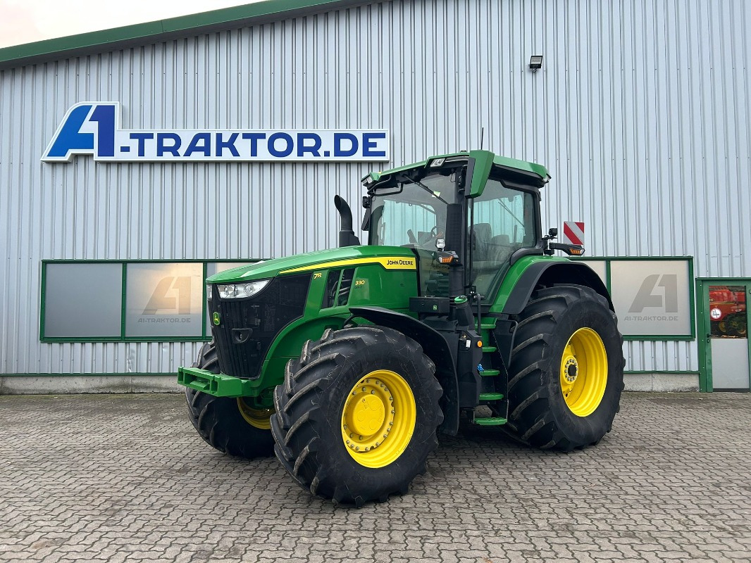 John Deere 7R 330 e23 - Traktor: 1 kép. John Deere 7R 330 e23 - Traktor: 1 kép.