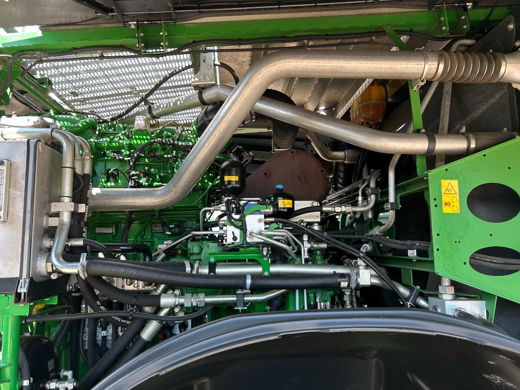 Betakarító gép John Deere 8400i PREMIUM USED: 24 kép.