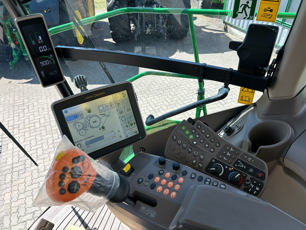 Betakarító gép John Deere 8400i PREMIUM USED: 11 kép.