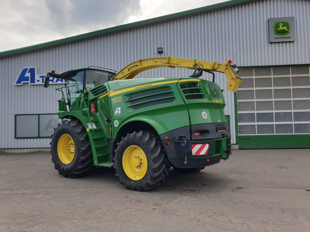 John Deere 8600I - Betakarító gép: 2 kép. John Deere 8600I - Betakarító gép: 2 kép.