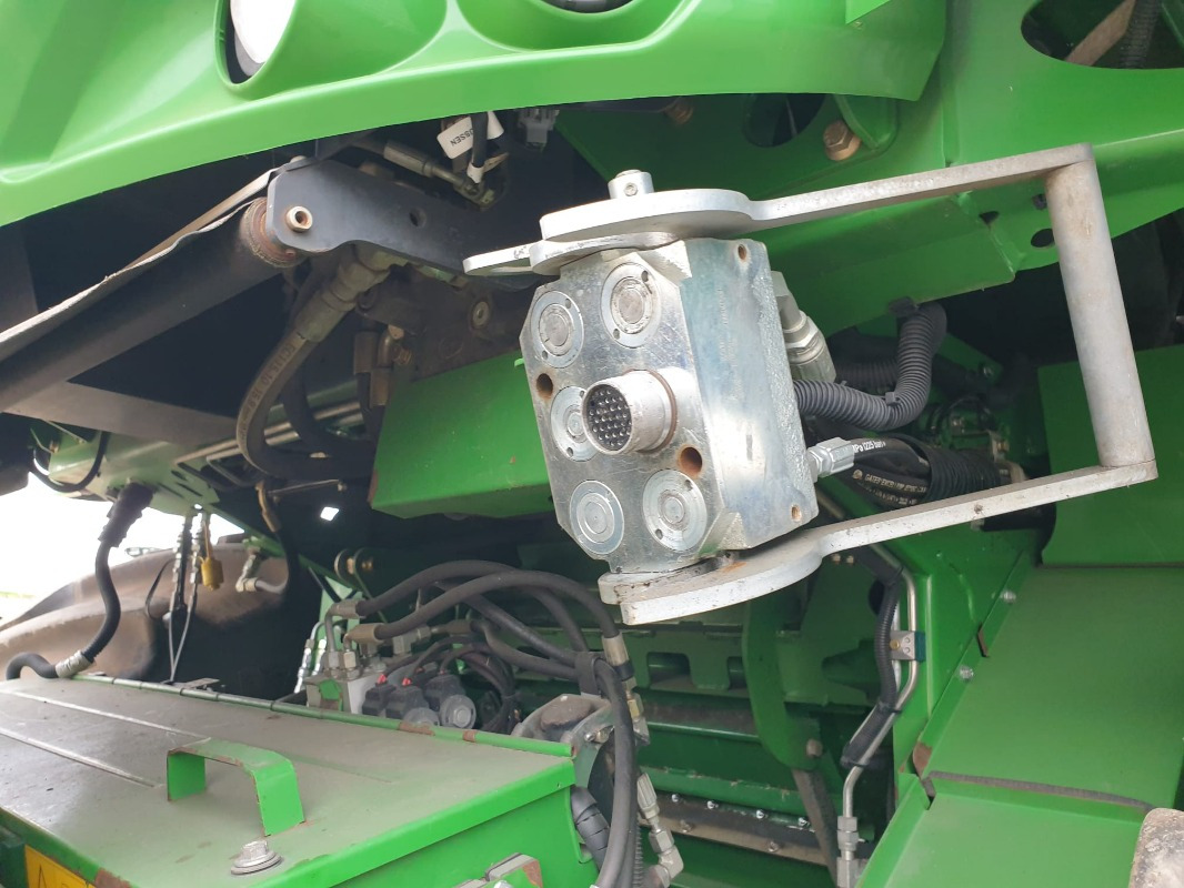 Betakarító gép John Deere 8600I: 16 kép.