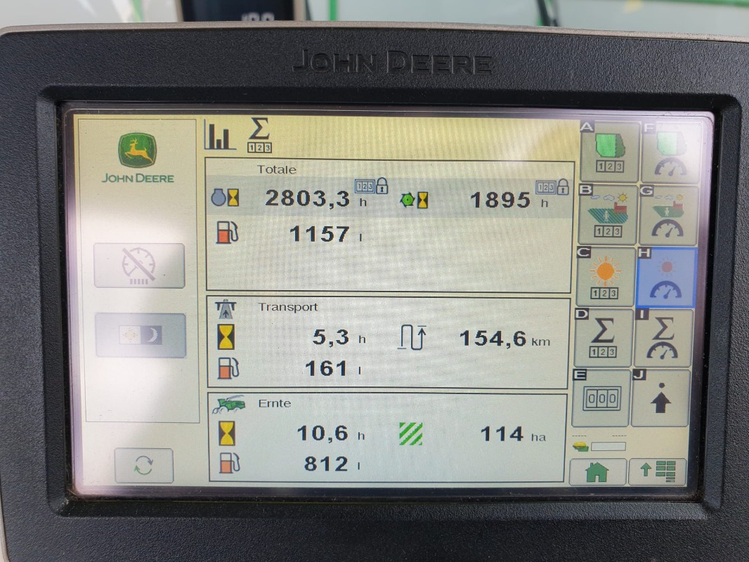 John Deere 8600I - Betakarító gép: 4 kép. John Deere 8600I - Betakarító gép: 4 kép.