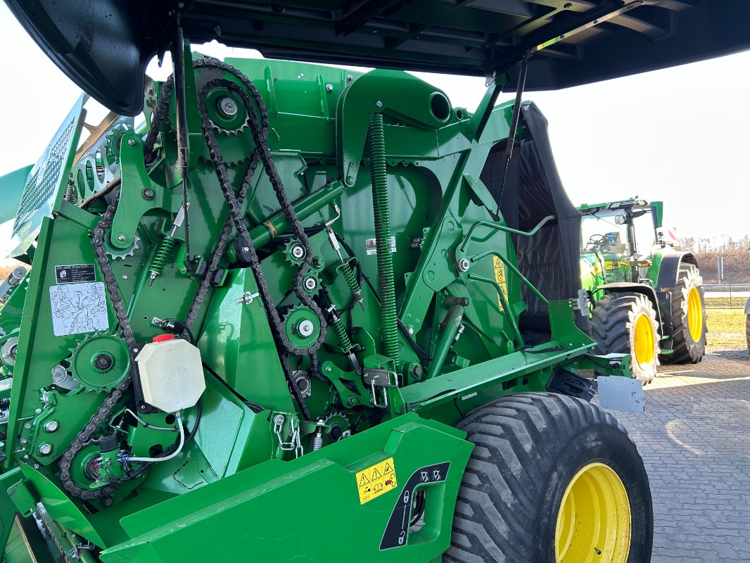 John Deere 960 Premium - Bálacsomagoló: 2 kép. John Deere 960 Premium - Bálacsomagoló: 2 kép.