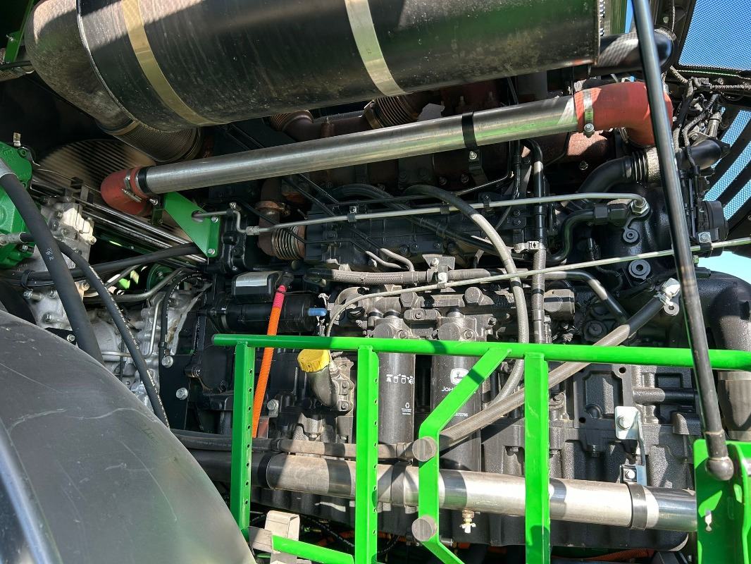 John Deere 9700i - Betakarító gép: 5 kép. John Deere 9700i - Betakarító gép: 5 kép.