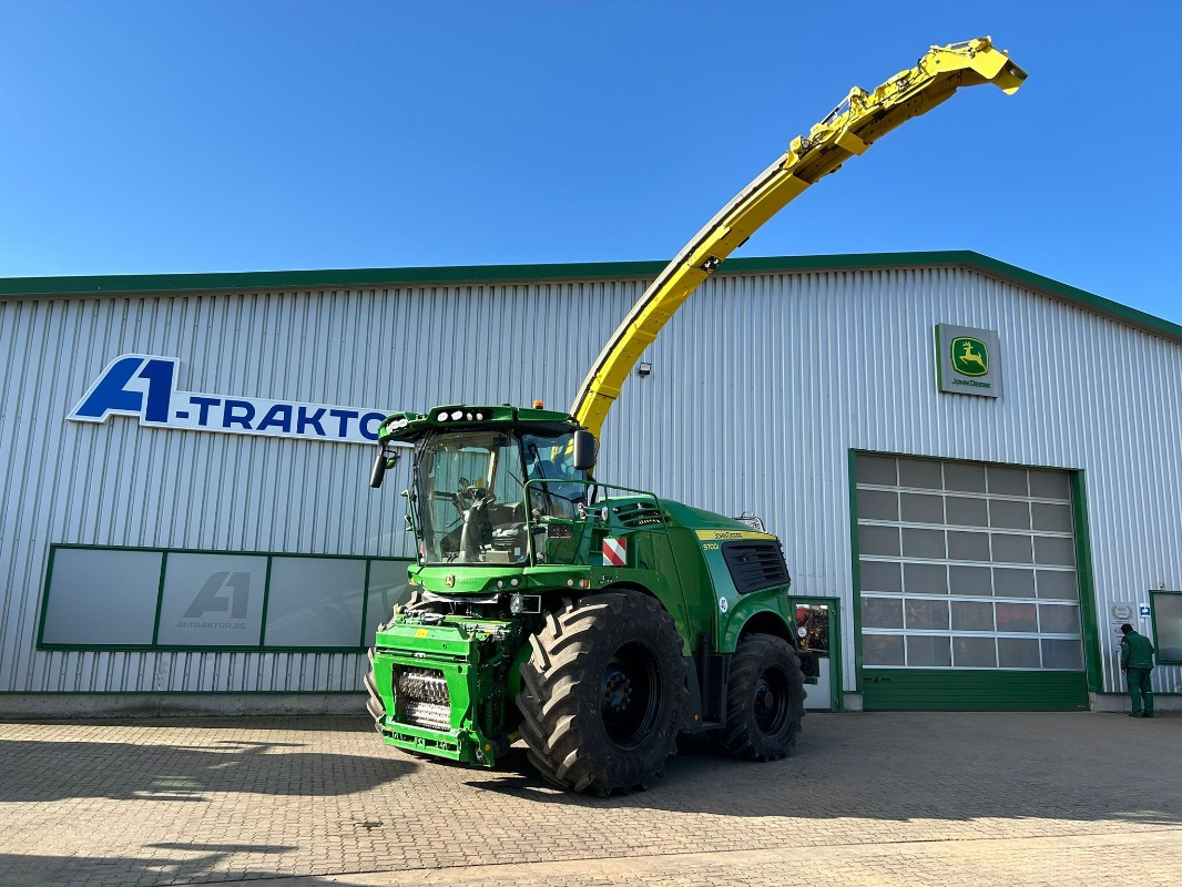 John Deere 9700i - Betakarító gép: 1 kép. John Deere 9700i - Betakarító gép: 1 kép.